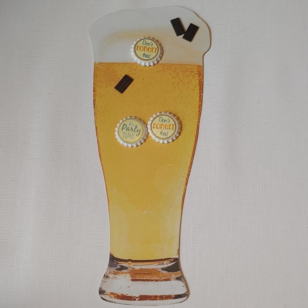 FUN BEER GLASS Shaped Magnetic Board with 6 Magnets Bottle Cap Magnets